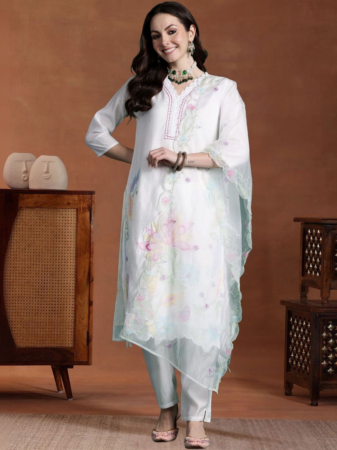 Dhiyona IE Women Floral Embroidered Regular Thread Work Kurta with Trousers & With Dupatta