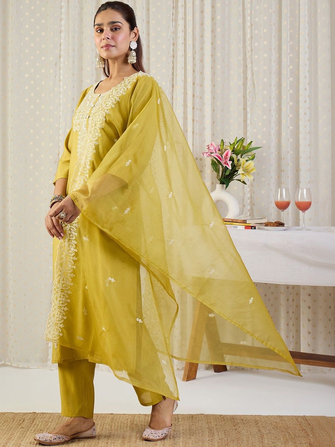 Ethnic Motifs Embroidered Thread Work Straight Kurta With Trousers & Dupatta