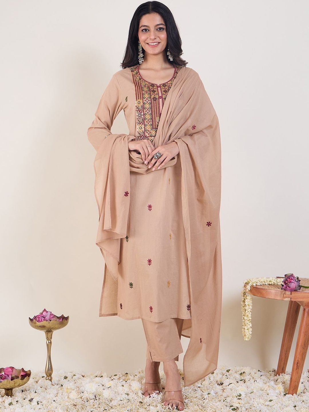 Ethnic Motifs Embroidered Thread Work Kurta With Trousers & Dupatta
