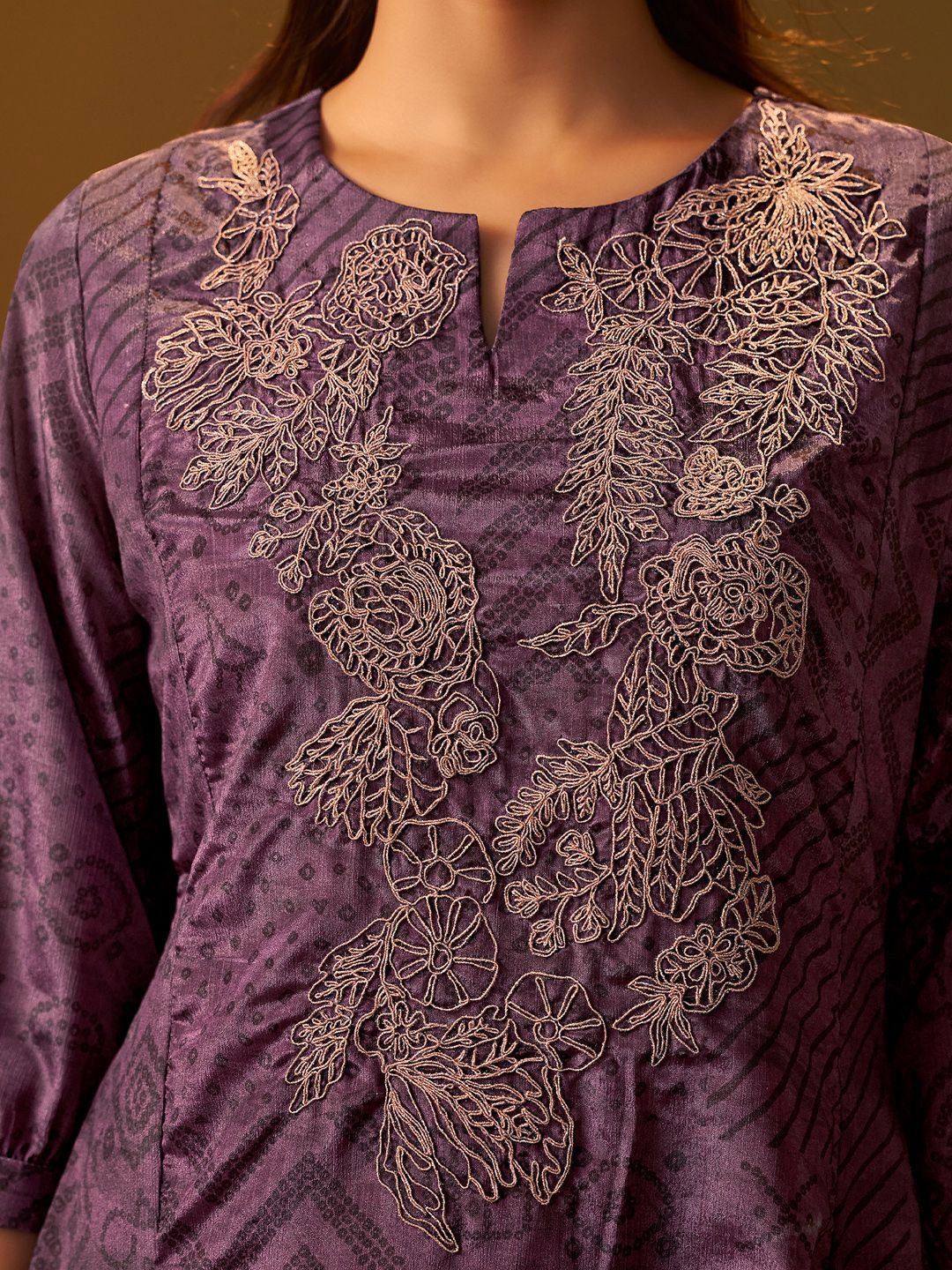 Dhiyona IE Embroidered Notch Neck Tunic With Trousers