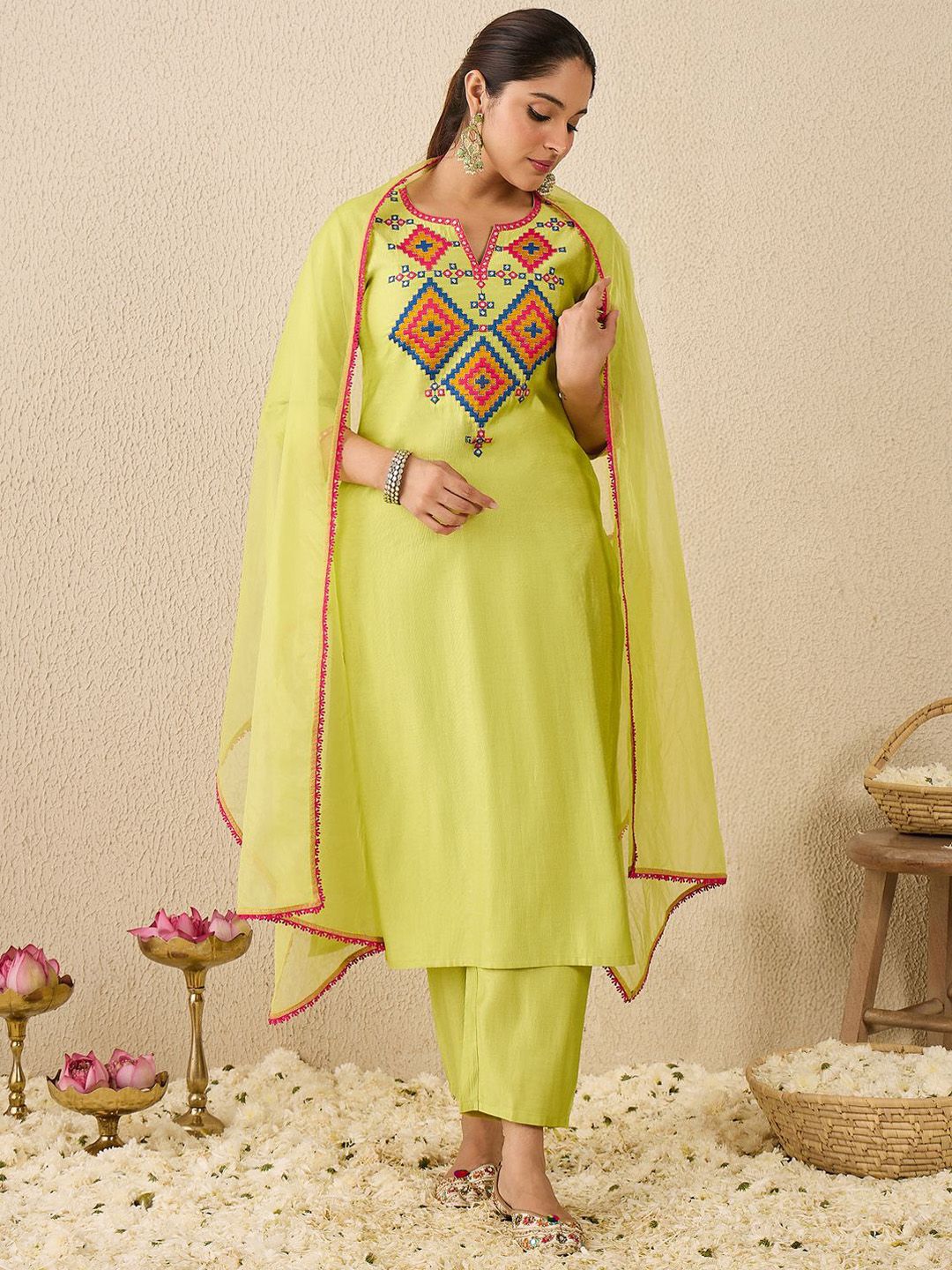 Dhiyona IE Women's Women Ethnic Motifs Printed Kurta with Trousers & Dupatta