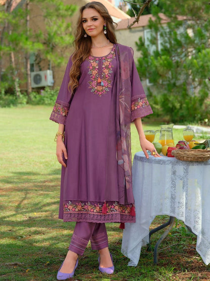 Women Floral Embroidered Regular Thread Work Liva Kurta with Trousers & With Dupatta