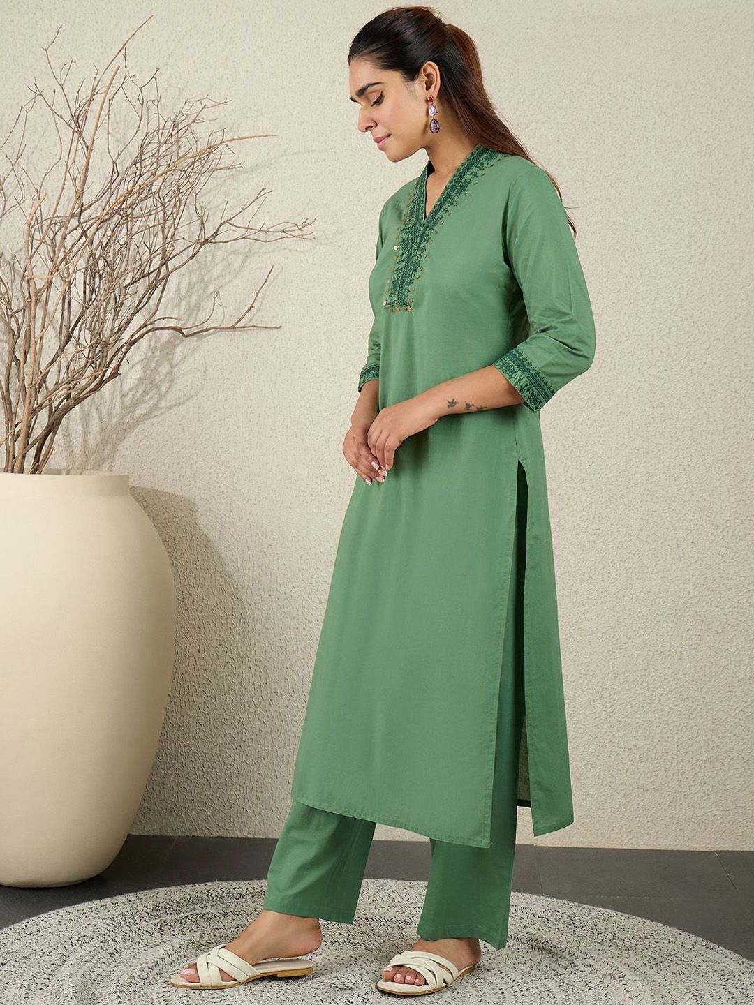 Ethnic Motifs Embroidered Thread Work Pure Cotton Kurta With Trousers