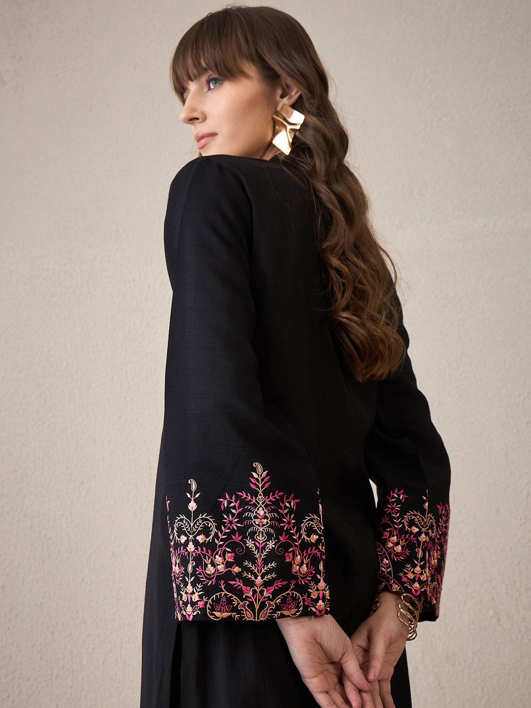 Mandarin Collar Flared Sleeves Thread Work Straight Kurta With Trouser