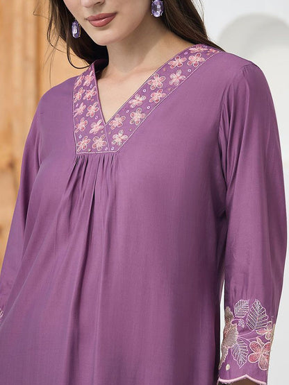 Dhiyona IE Embroidered V-Neck Top With Trousers Co-Ords