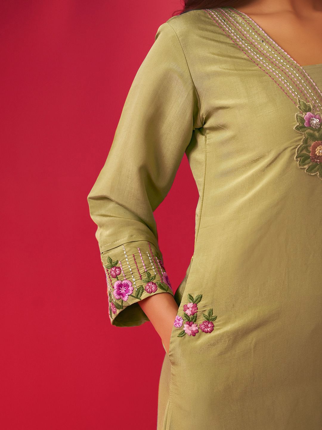 Women Floral Embroidered Regular Thread Work Kurta with Trousers