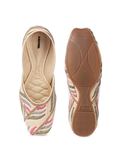 Dhiyona AK Women Embellished Synthetic Leather Mojaris