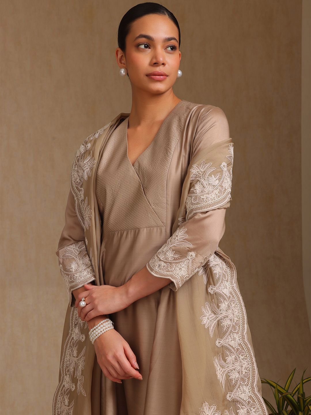 Dhiyona SO Women's Women Regular Thread Work Kurta with Palazzos & With Dupatta