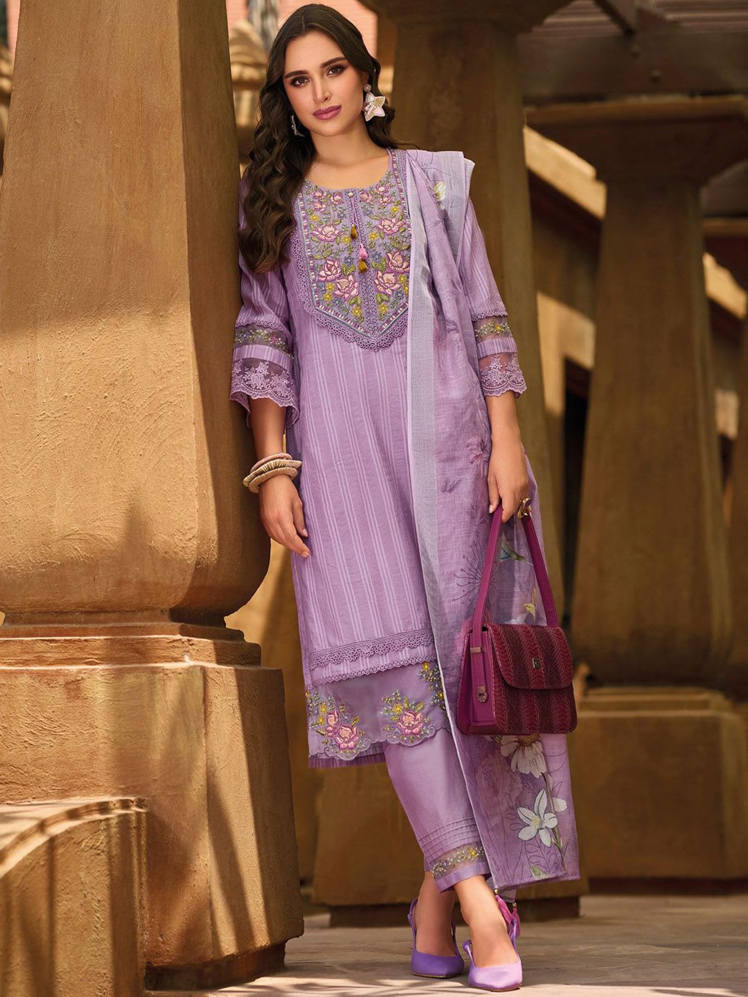 Women Floral Yoke Design Thread Work Linen Kurta with Trousers & With Dupatta