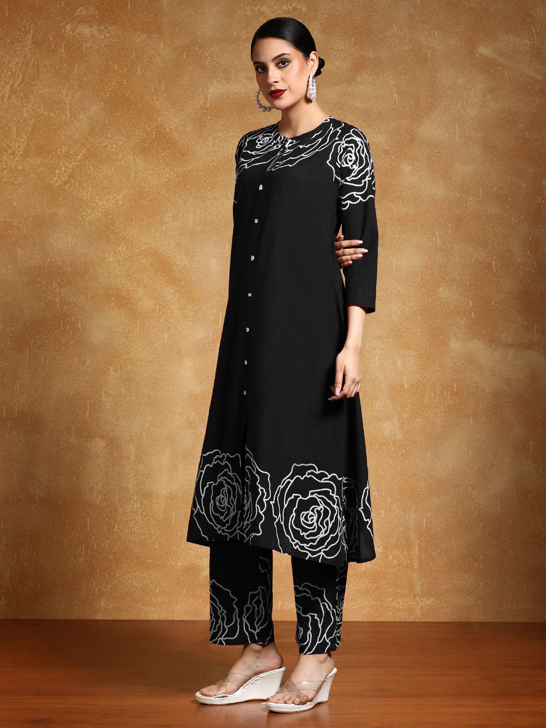 Dhiyona VA Women'sFloral Printed Mandarin Collar A-Line Pure Cotton Kurta With Trousers