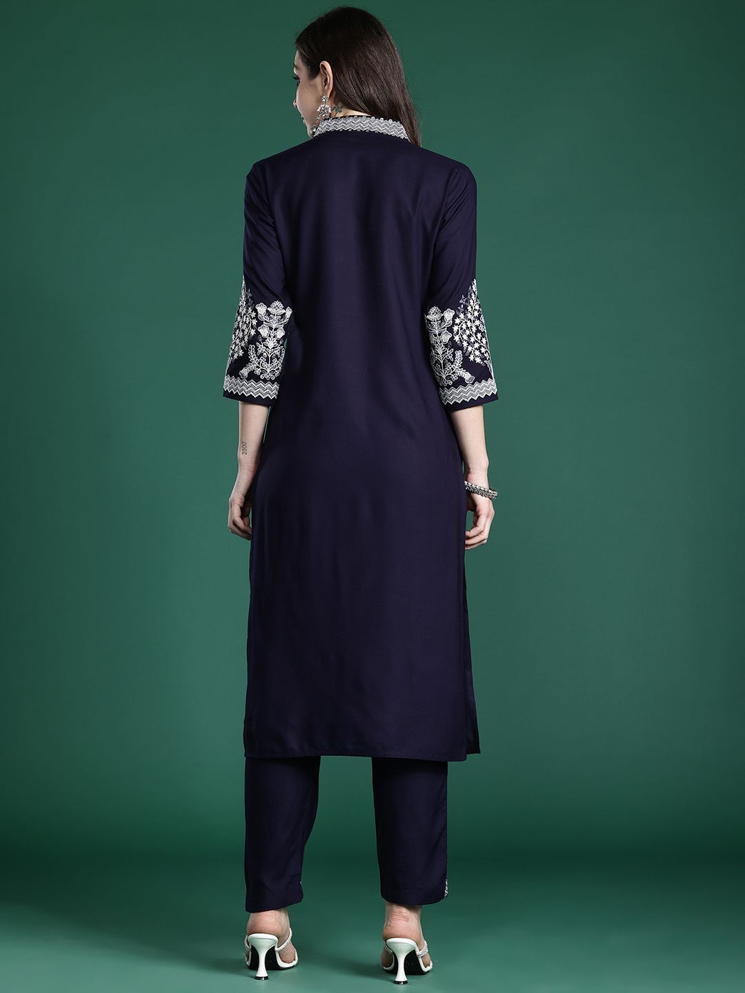 Dhiyona IE Floral Embroidered Sequinned Kurta with Trousers