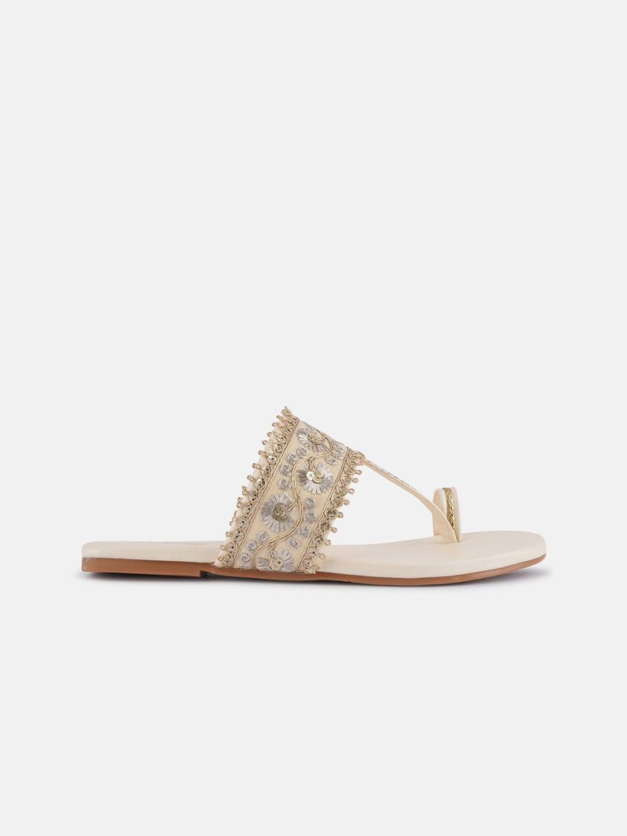 Dhiyona AK Dhiyona AK White Embellished One Toe Ethnic Flats