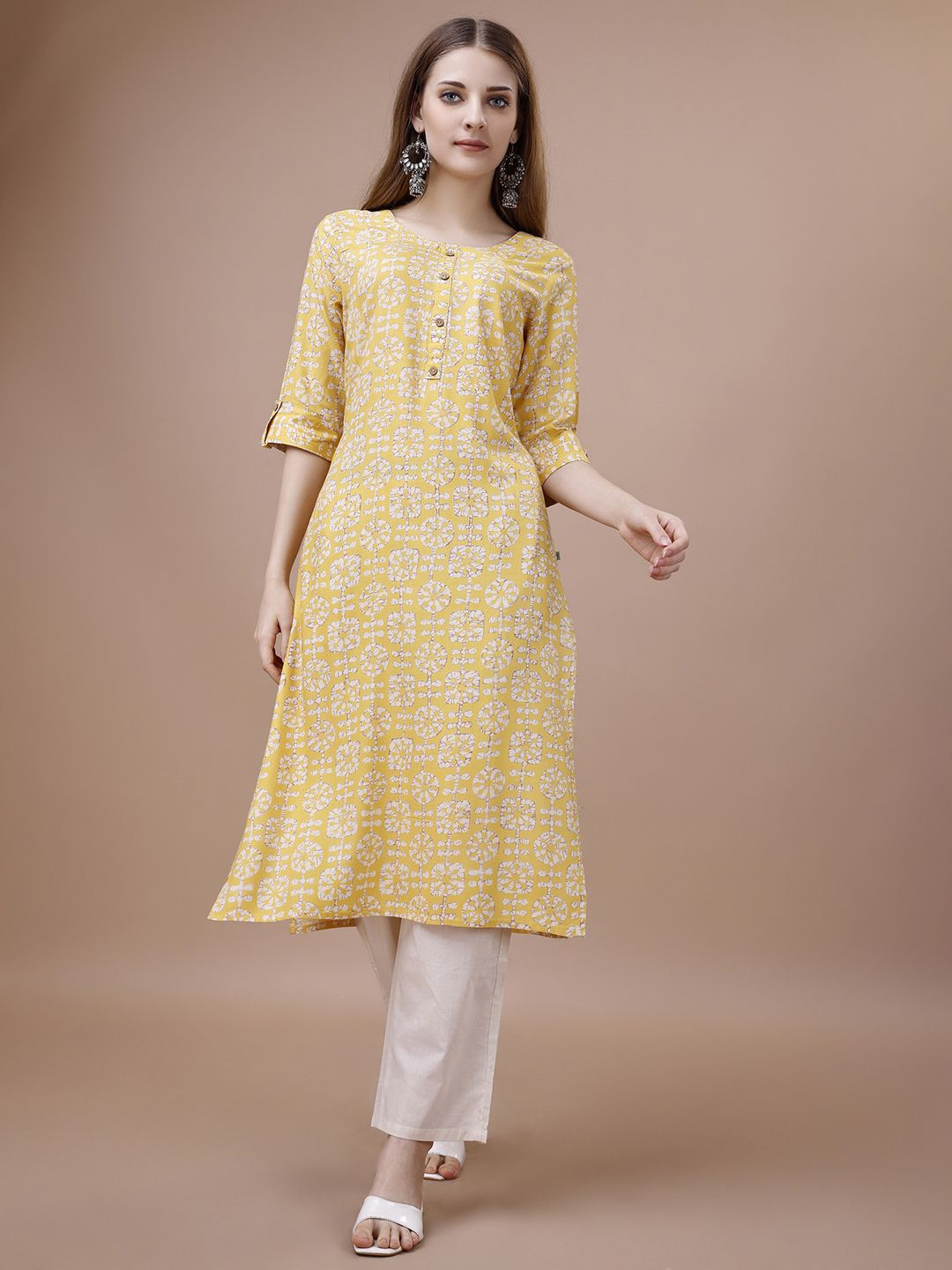 Dhiyona OD  Yellow Floral Printed Round Neck Straight Kurta