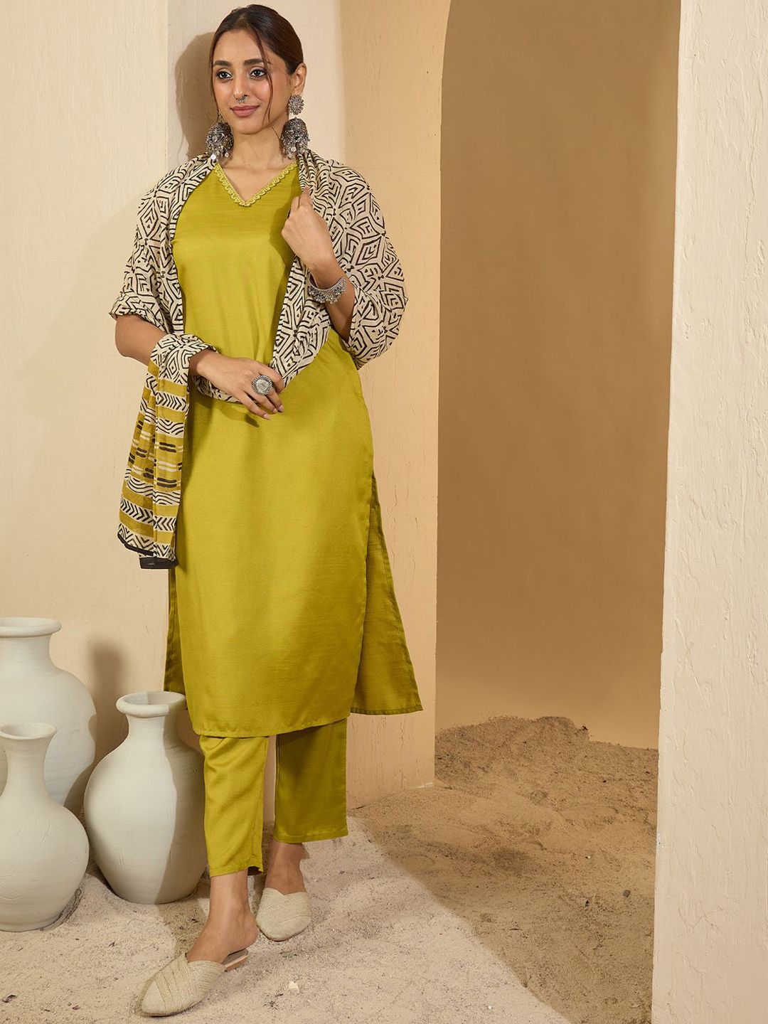 Sleeveless V-Neck Straight Kurta With Trousers & Dupatta