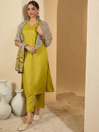 Sleeveless V-Neck Straight Kurta With Trousers & Dupatta
