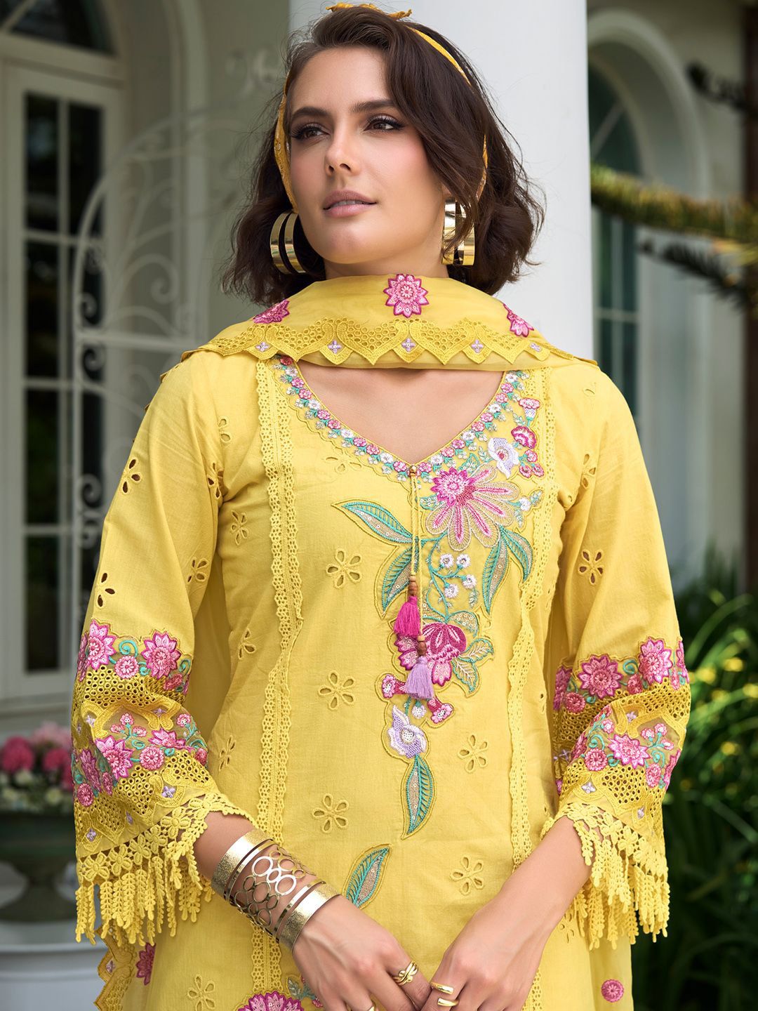Dhiyona IE Women Floral Embroidered Regular Sequinned Pure Cotton Kurta with Trousers & With Dupatta