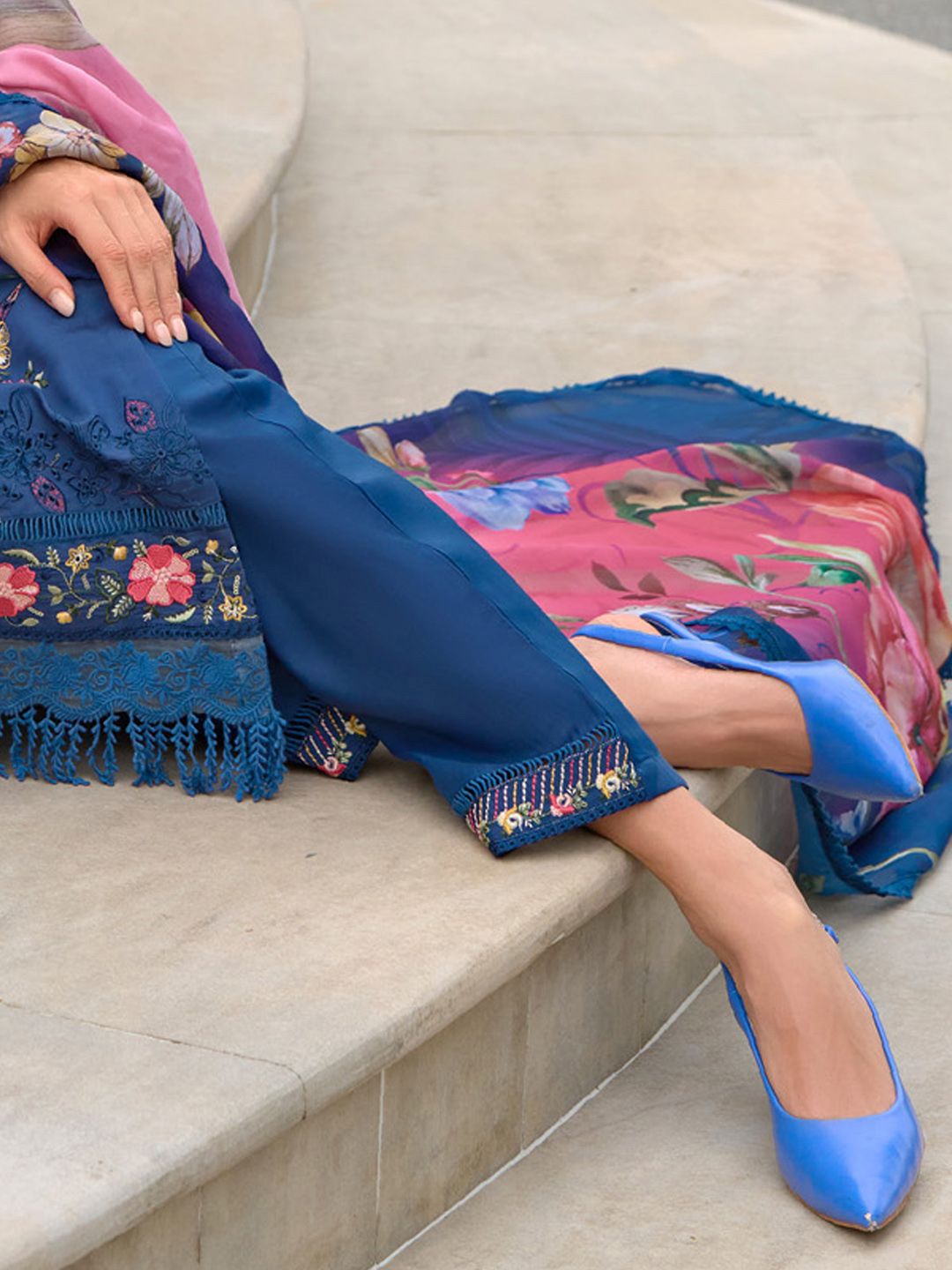 Women Floral Embroidered Panelled Thread Work Pure Silk Kurta with Trousers & With Dupatta