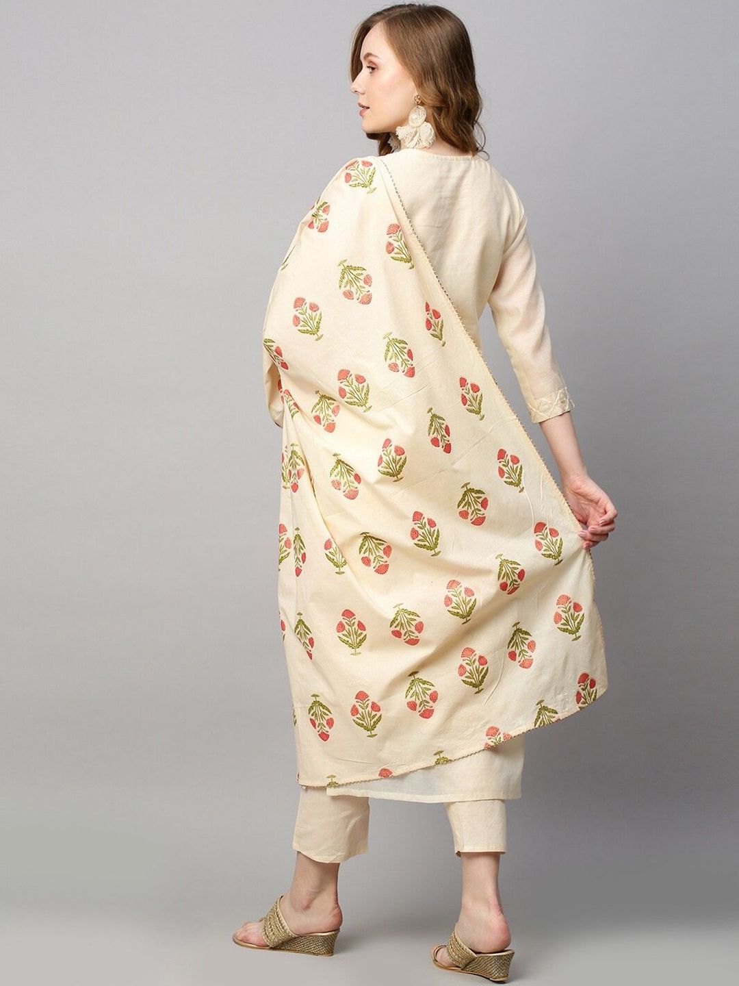 Dhiyona KL Checked Embroidered Notch-Neck Thread Work Straight Kurta With Trousers And Dupatta