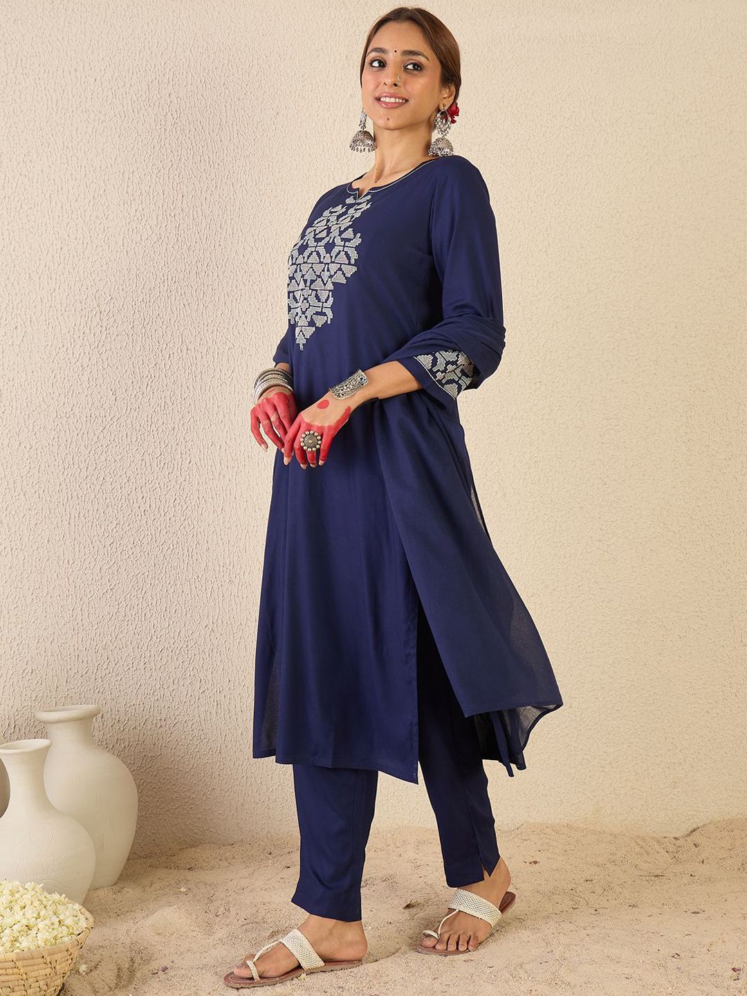 Women Embroidered Regular Thread Work Kurta with Trousers & With Dupatta