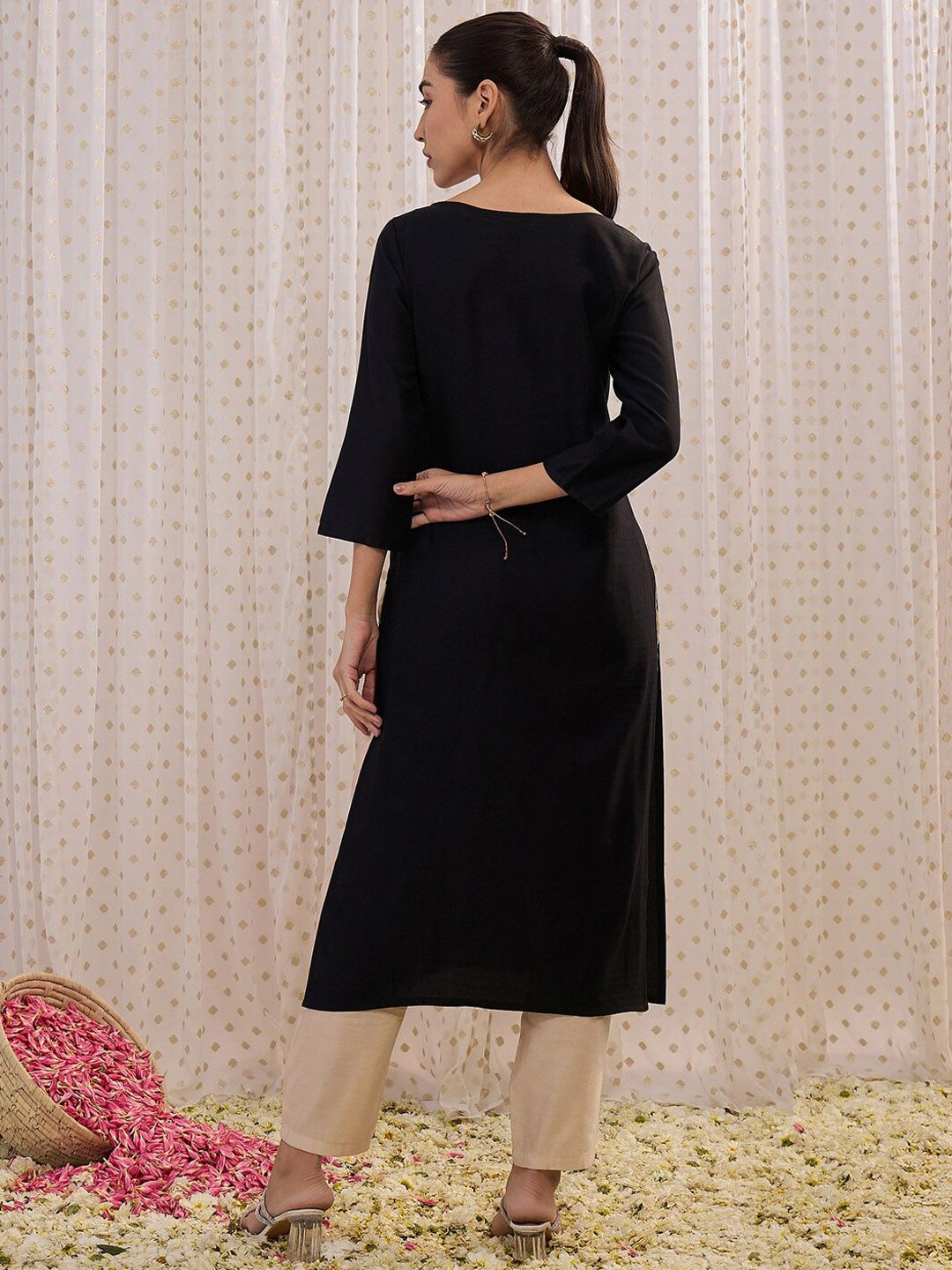 Dhiyona IE Round Neck Three-Quarter Sleeves Straight Kurta