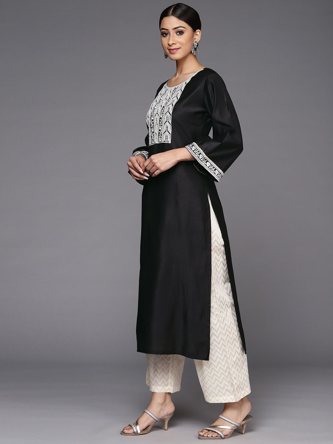 Dhiyona IE Women Black & White Floral Yoke Design Bell Sleeves Thread Work Liva Kurta