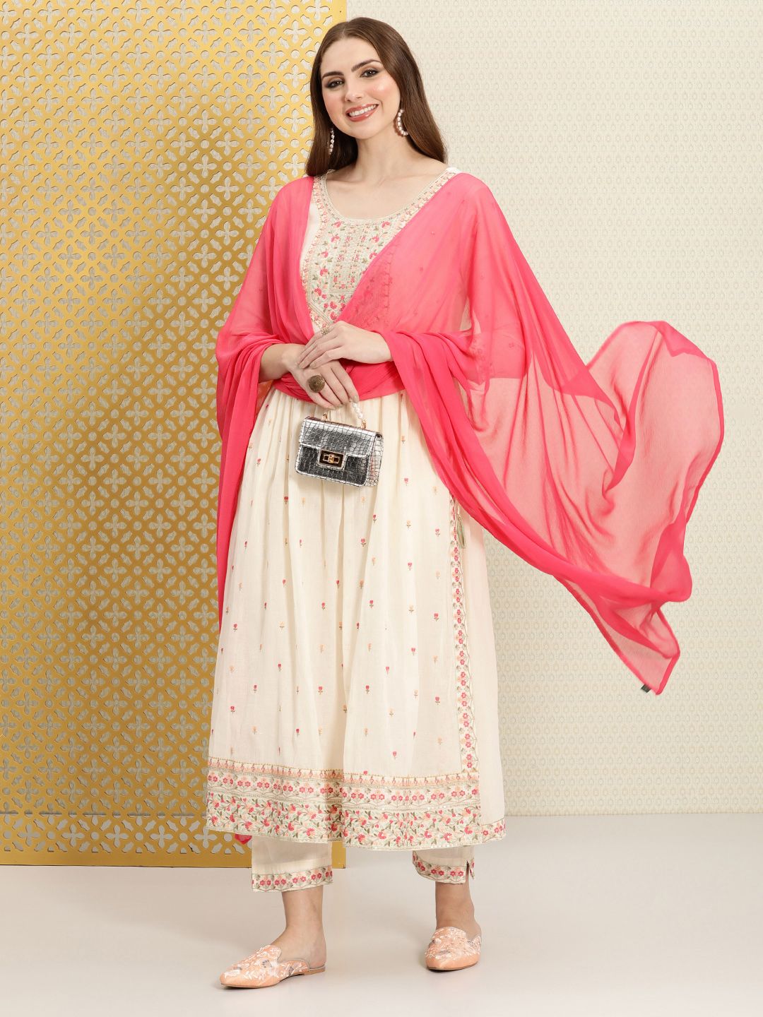 Dhiyona PD Women Women Floral Embroidered Pure Cotton Jashn Kurta With Trousers & Dupatta