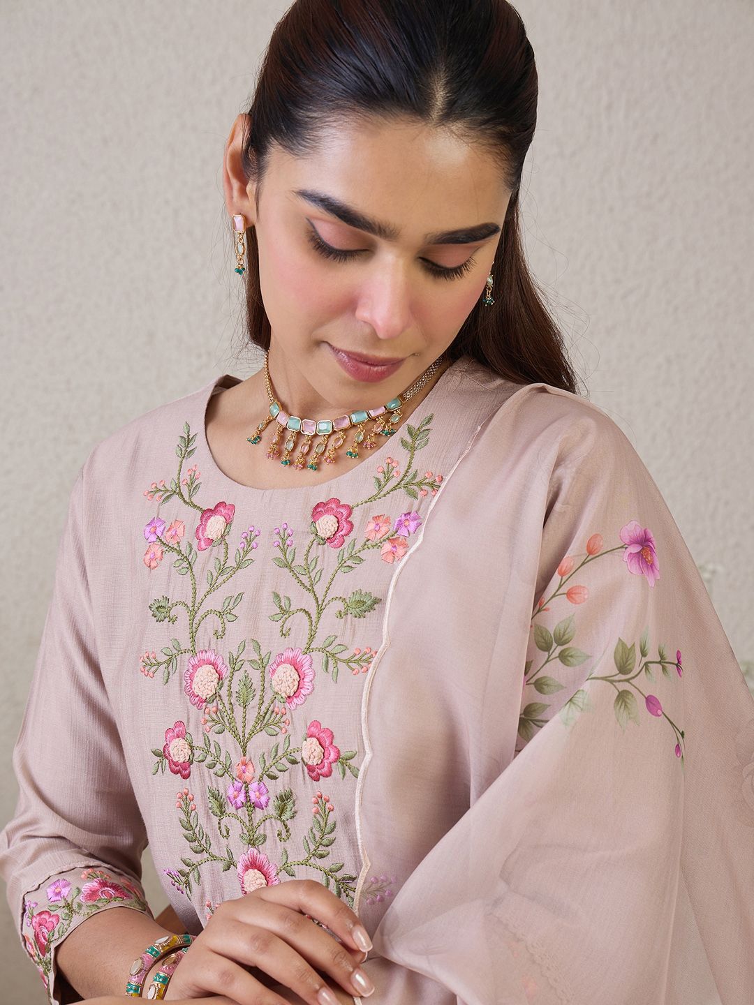 Floral Yoke Design Round Neck Thread Work Straight Kurta & Trousers & Dupatta