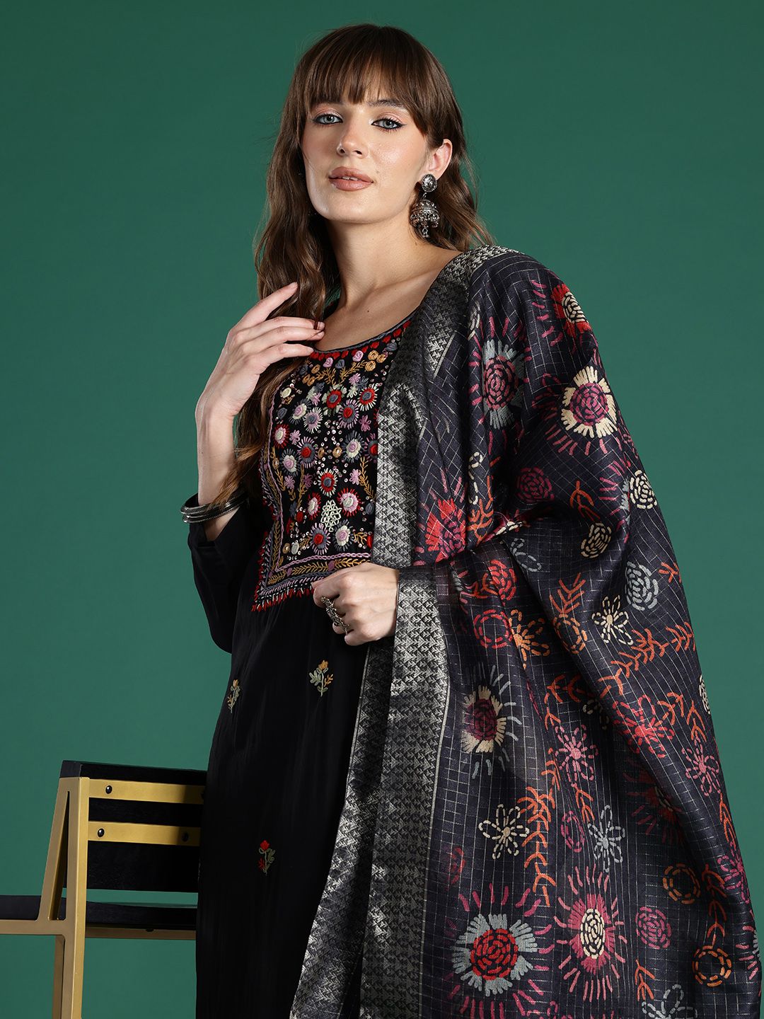 Dhiyona IE Floral Embroidered Regular Thread Work Kurta with Trousers & With Dupatta