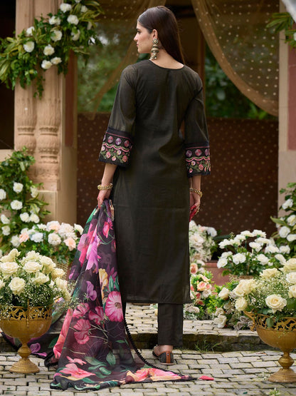 Women Floral Embroidered Panelled Thread Work Kurta with Trousers & With Dupatta