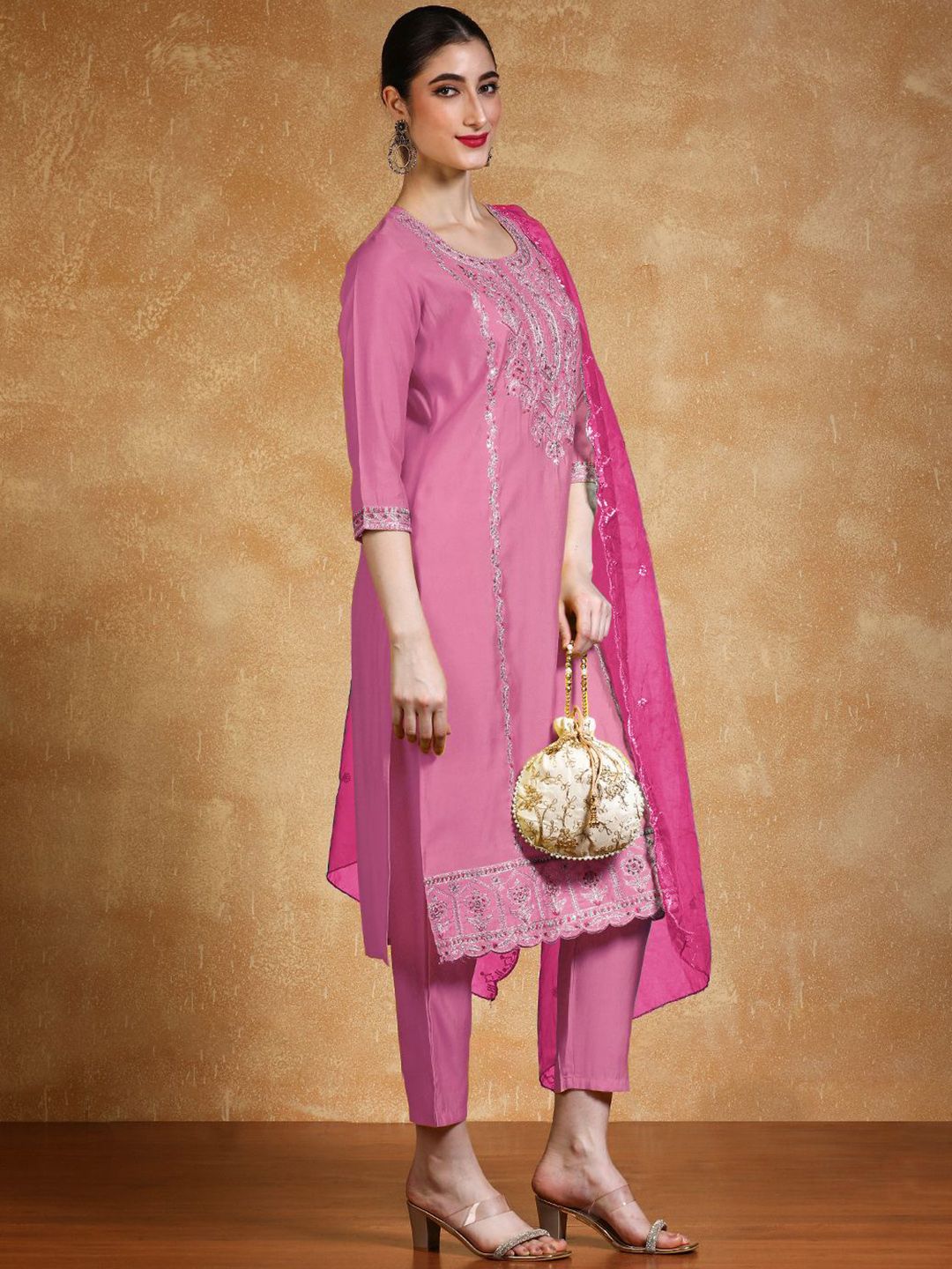 Dhiyona VA Women'sFloral Embroidered Regular Round Neck Straight Kurta With Trousers & Dupatta