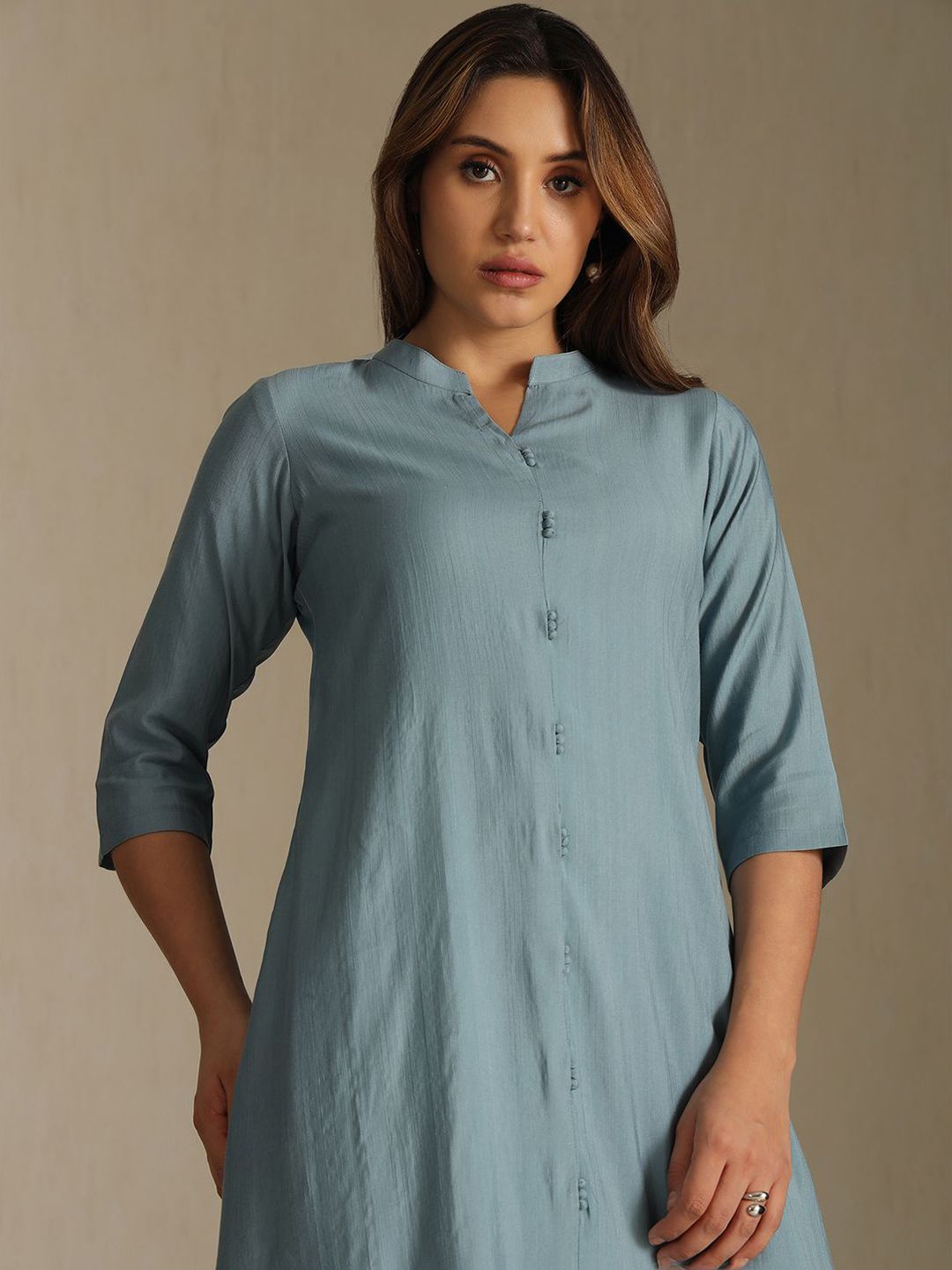 Dhiyona SO Women's Women Solid Mandarin Collar Kurta with Trousers