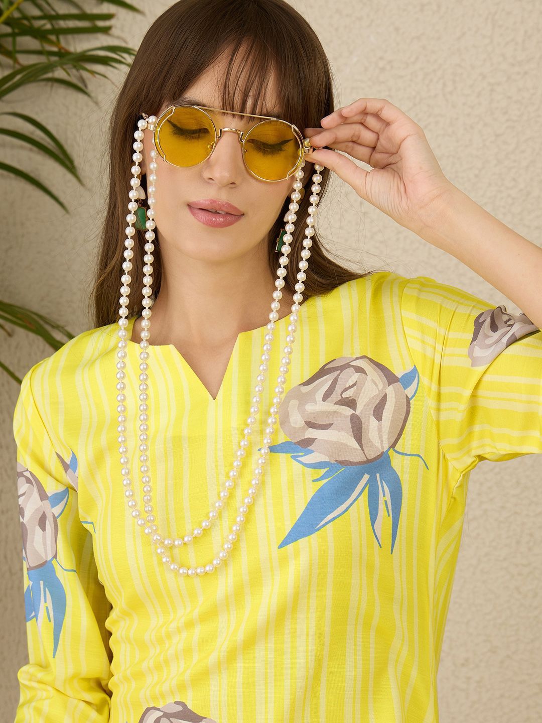 Dhiyona IE Floral Printed Notch Neck Straight Kurta With Trousers