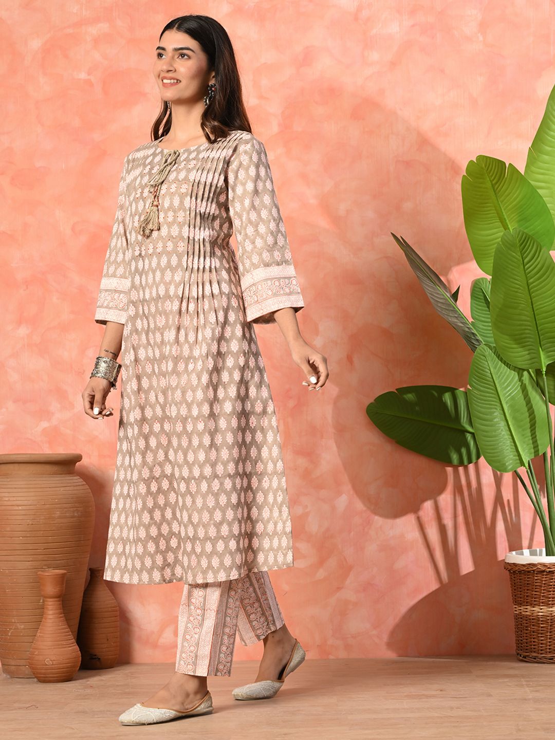 Dhiyona SN Women's Grey Cotton printed kurta and pant set