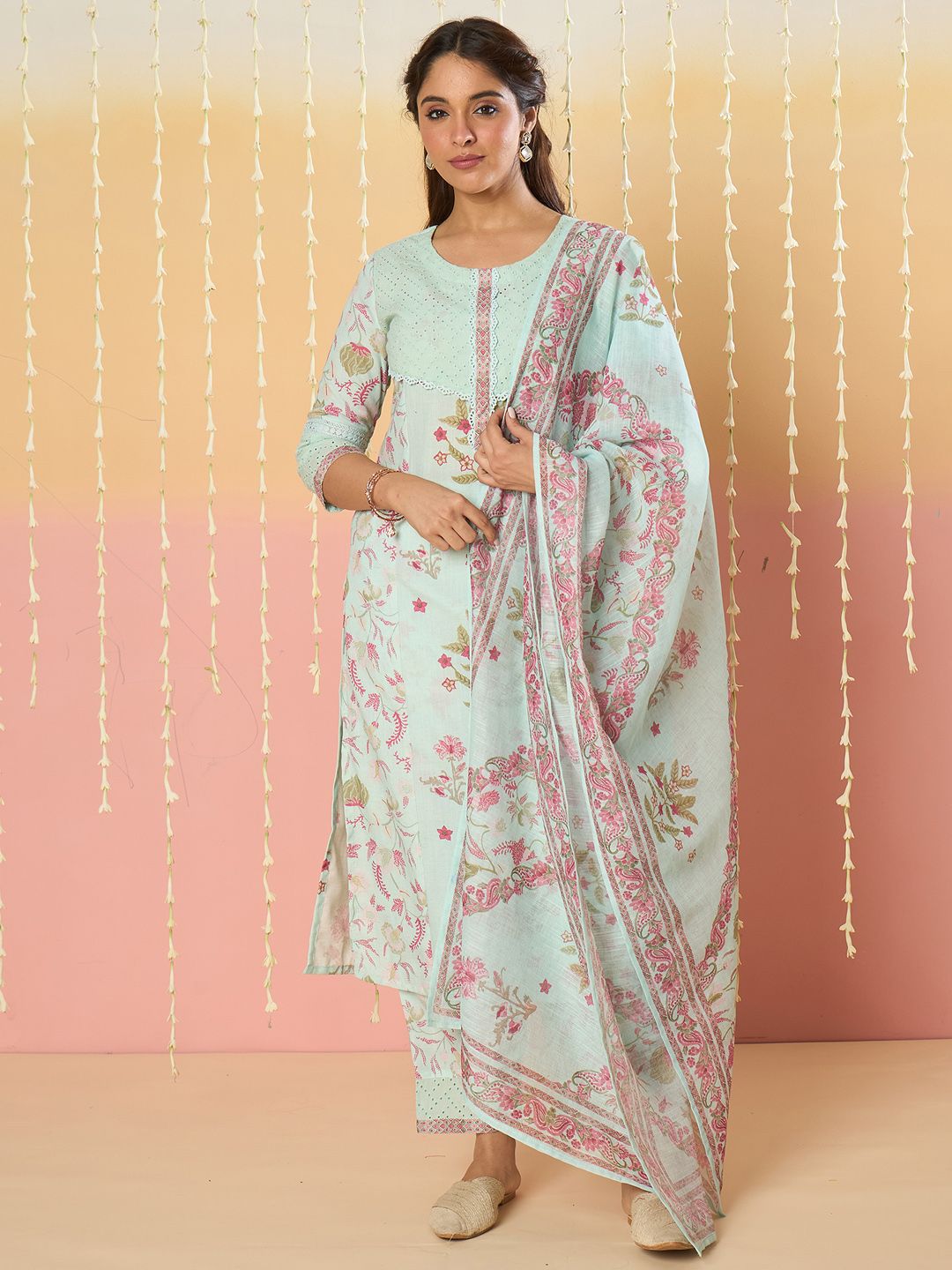 Women Floral Printed Regular Kurta with Trousers & Dupatta
