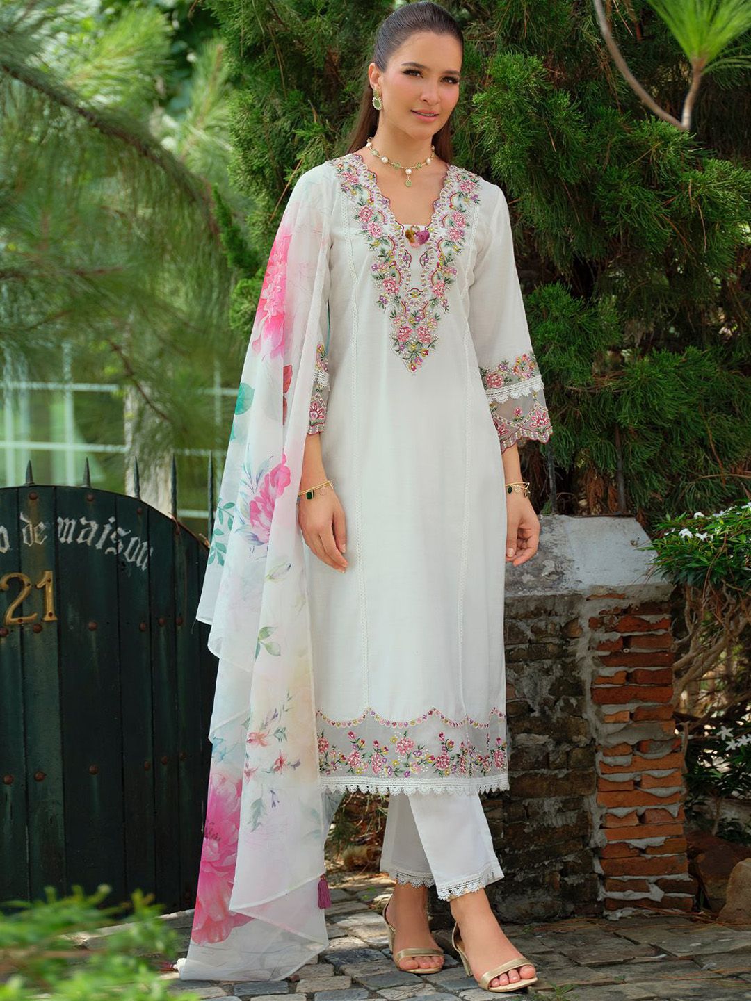 Floral Yoke Design Square Neck Thread Work A-Line Kurta With Trousers & Dupatta