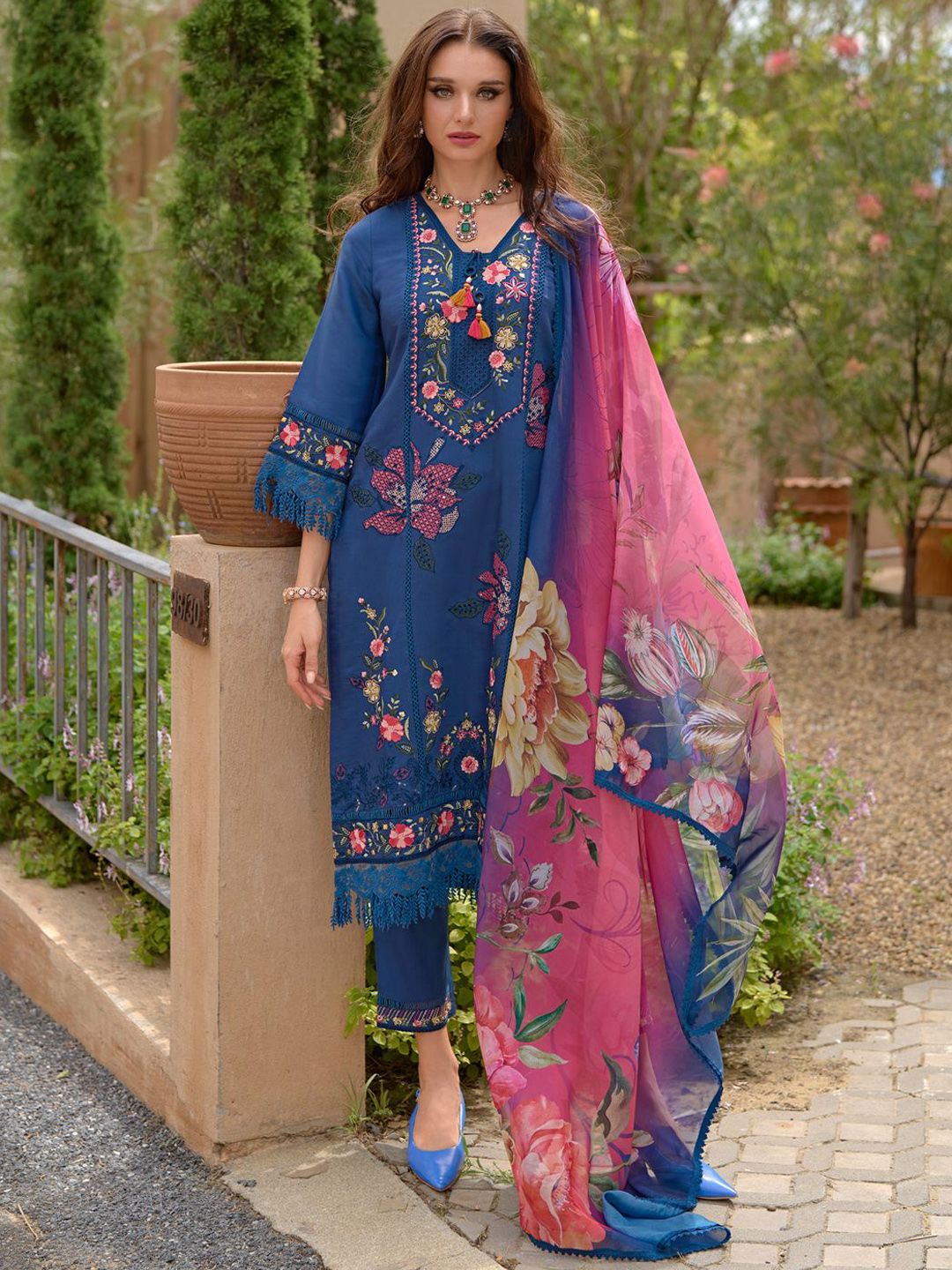 Women Floral Embroidered Panelled Thread Work Pure Silk Kurta with Trousers & With Dupatta
