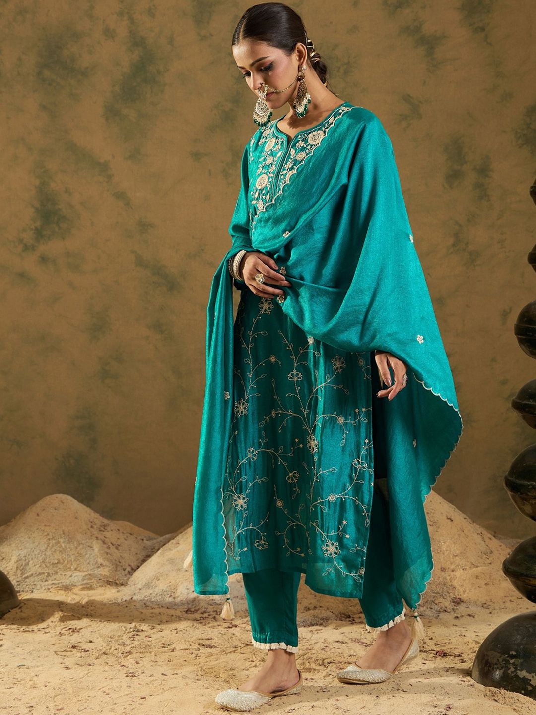 Dhiyona IE Women Ethnic Motifs Embroidered Regular Thread Work Kurta with Trousers & With Dupatta