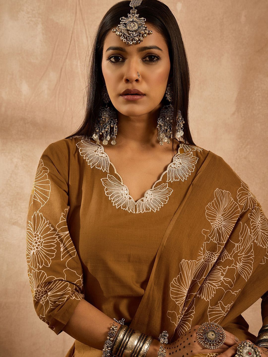 Dhiyona IE Women Floral Embroidered Regular Sequinned Pure Cotton Kurta with Trousers & With Dupatta