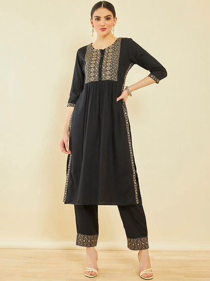 Dhiyona SO Women's Ethnic Motifs Yoke Design Pleated Thread Work Straight Kurta with Trousers