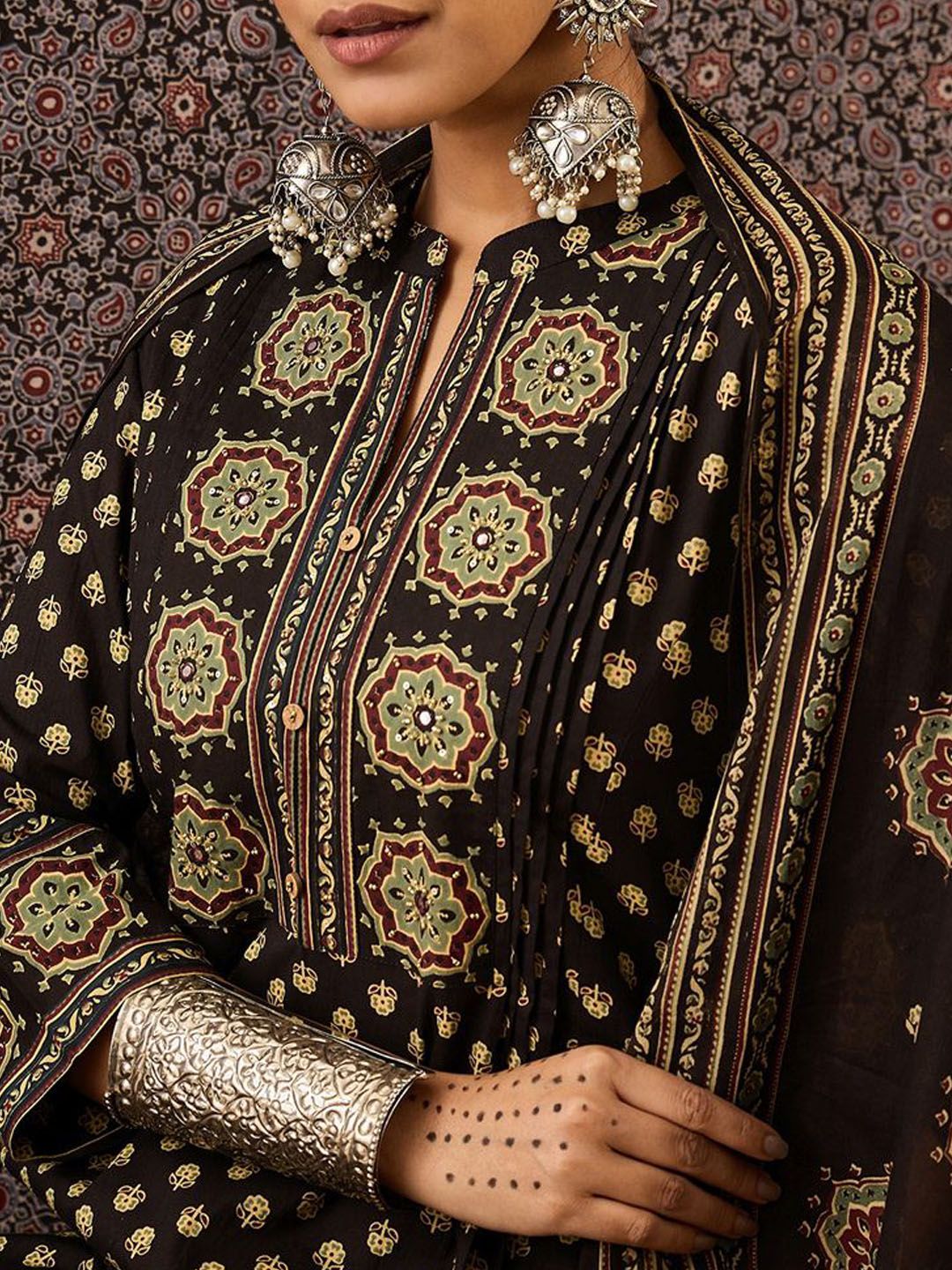 Dhiyona IE Women Ethnic Motifs Embroidered Panelled Thread Work Pure Cotton Kurta with Trousers & With Dupatta