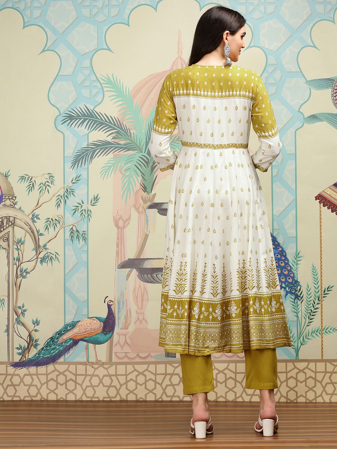 Dhiyona IS Women's Floral Printed Notch Neck Anarkali Kurta with Trousers