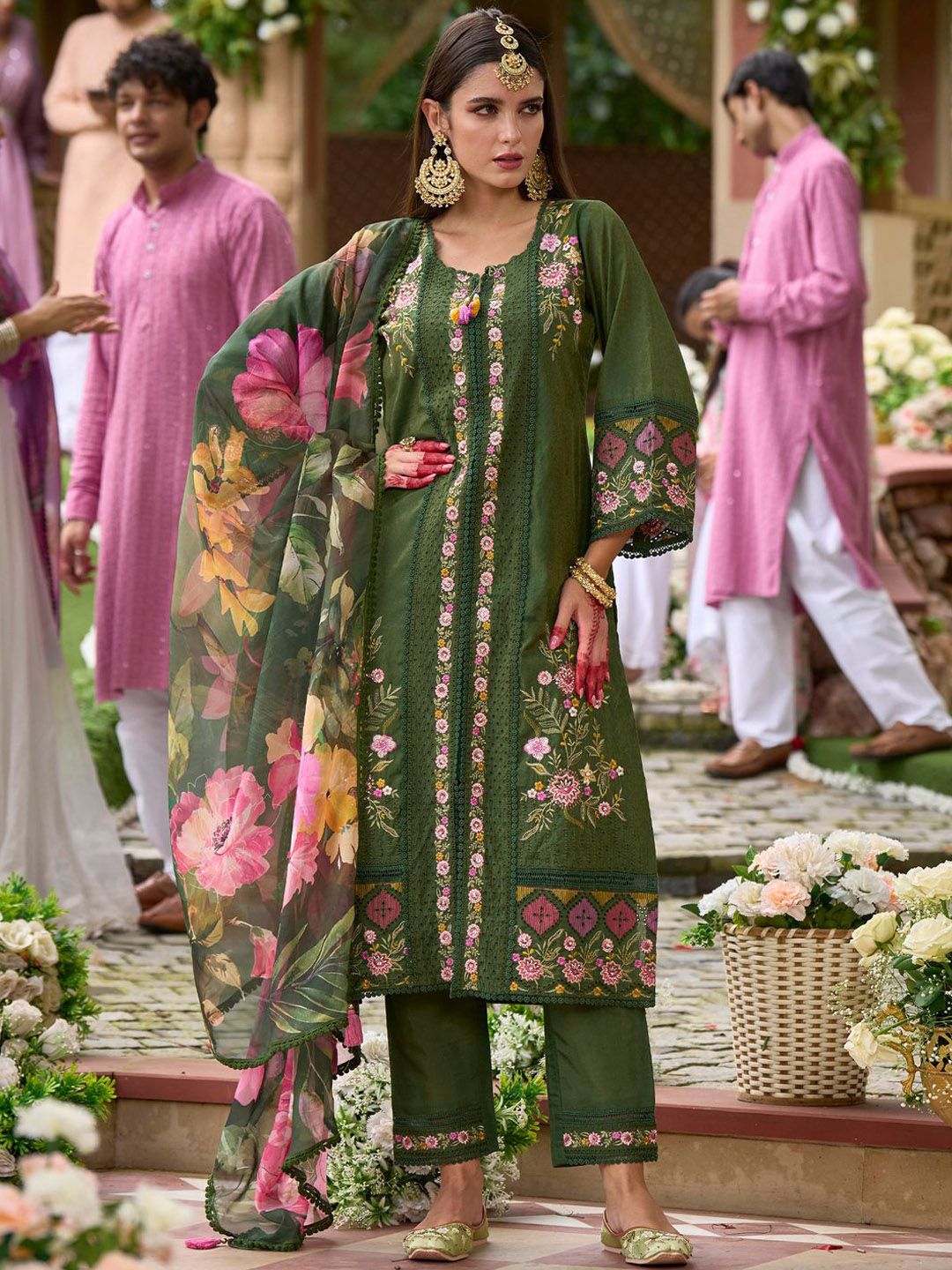 Women Floral Embroidered Panelled Thread Work Kurta with Trousers & With Dupatta