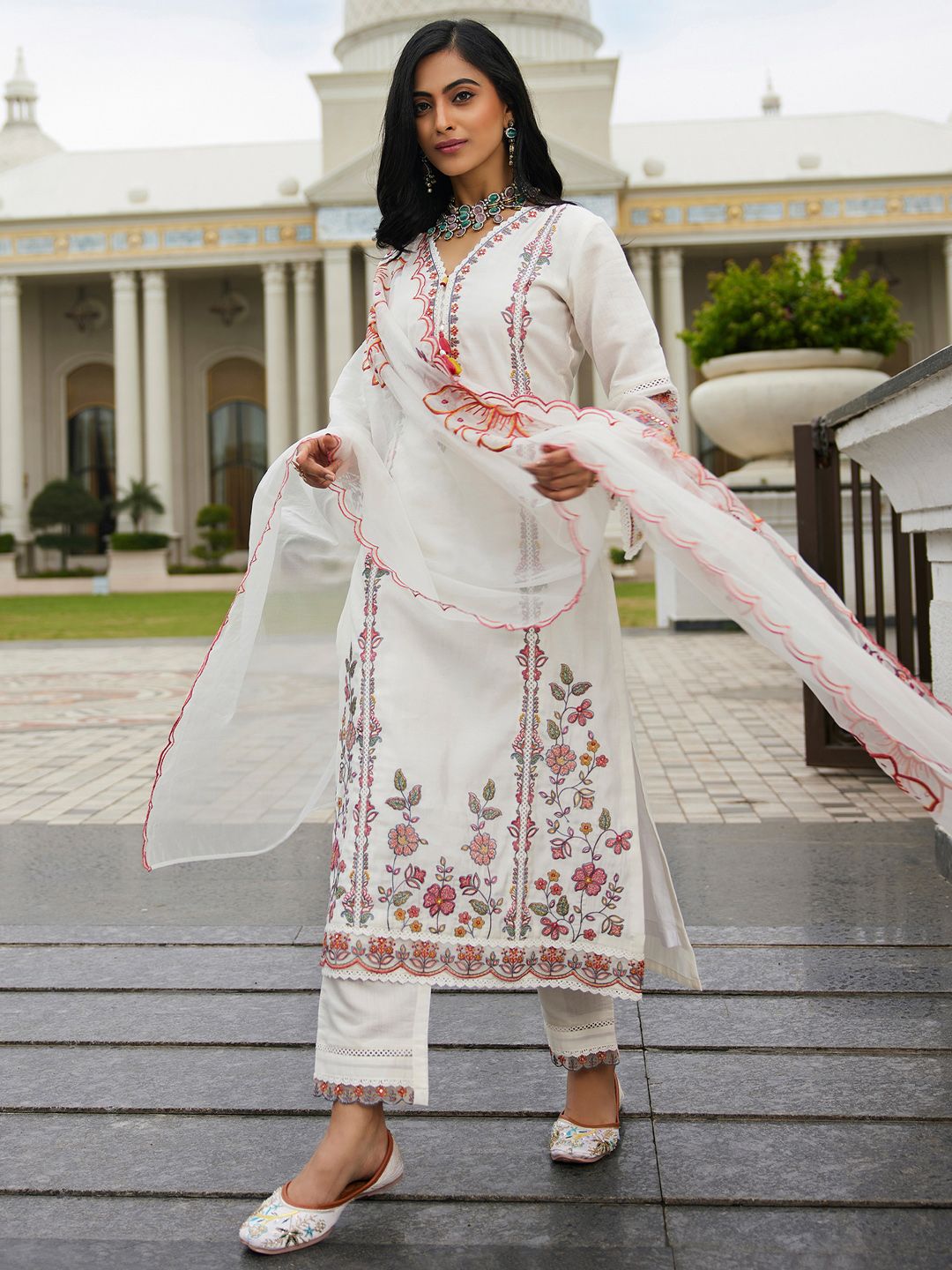 Dhiyona IE Women Ethnic Motifs Embroidered Regular Thread Work Kurta with Trousers & With Dupatta