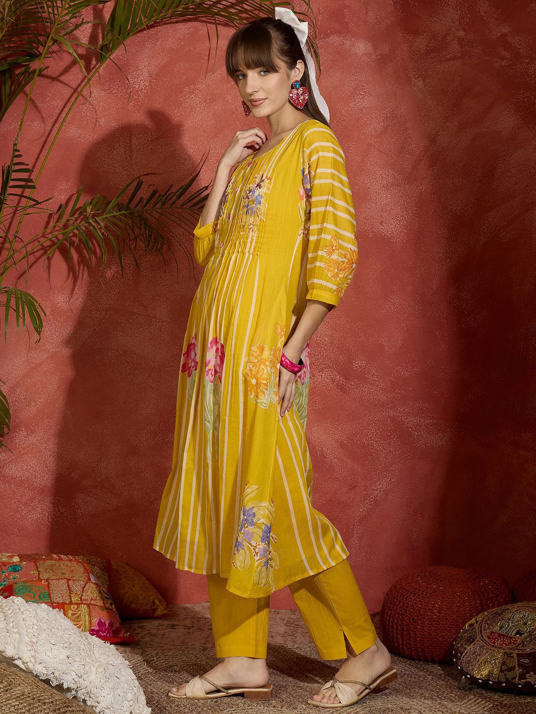 Women Floral Printed Pure Cotton Kurta with Trousers