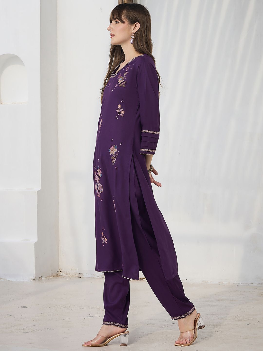 Floral Embroidered Square Neck Thread Work Straight Kurta & Trousers