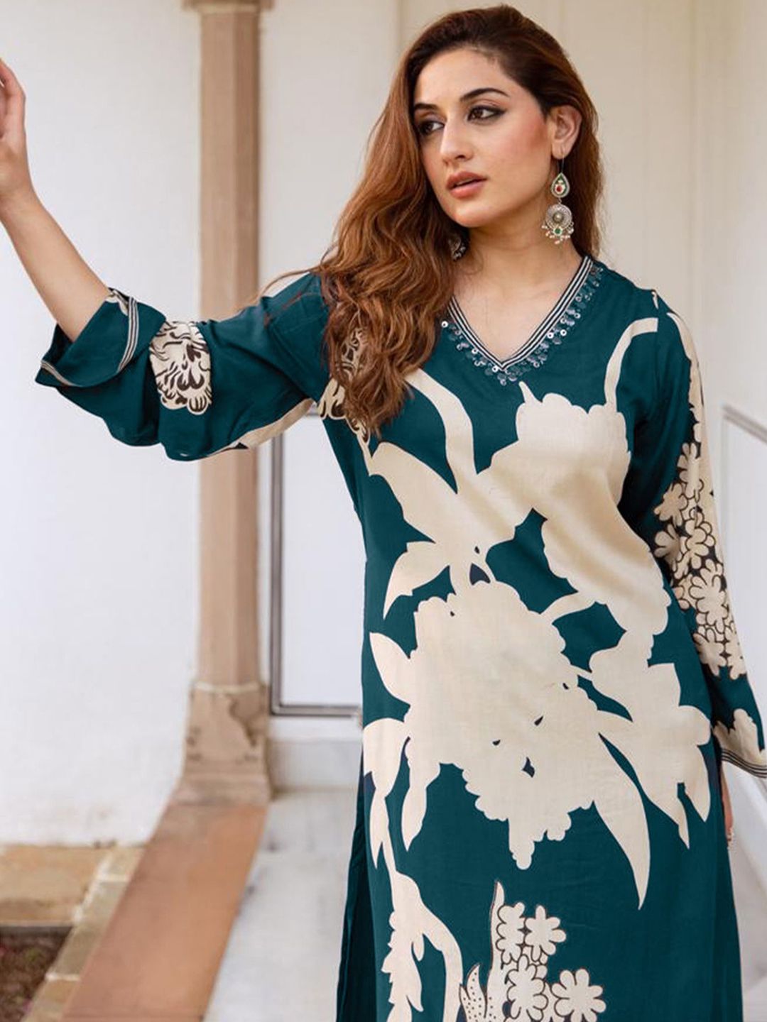 Dhiyona IE Women Floral Printed Regular Sequinned Kurta with Salwar