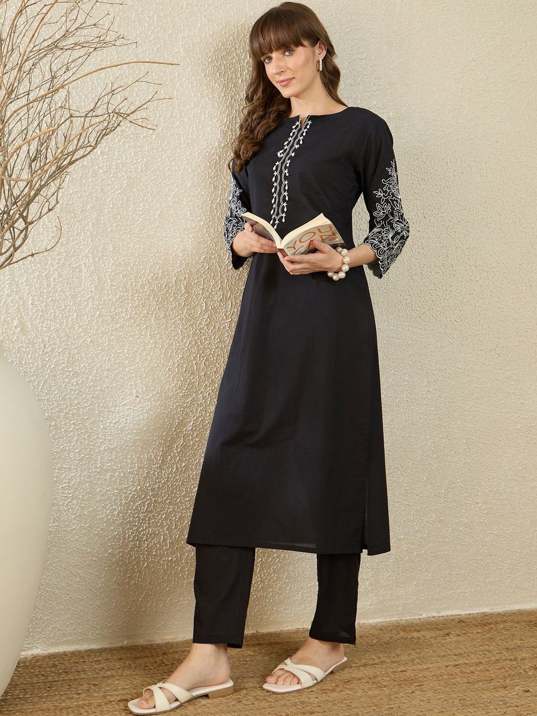 Women Ethnic Motifs Embroidered Regular Thread Work Pure Cotton Kurta with Trousers