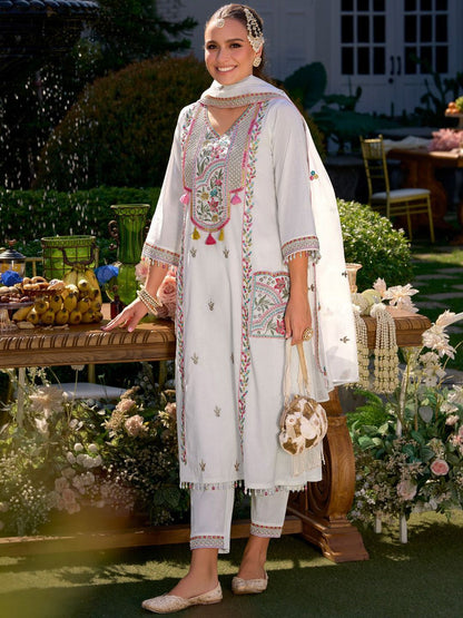Women Floral Embroidered Regular Kurta with Trousers & With Dupatta