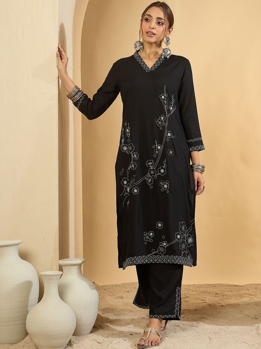 Women Floral Embroidered Regular Thread Work Kurta with Trousers
