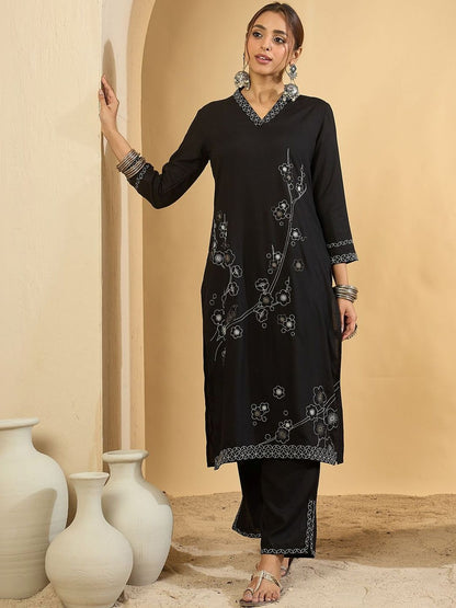 Women Floral Embroidered Regular Thread Work Kurta with Trousers